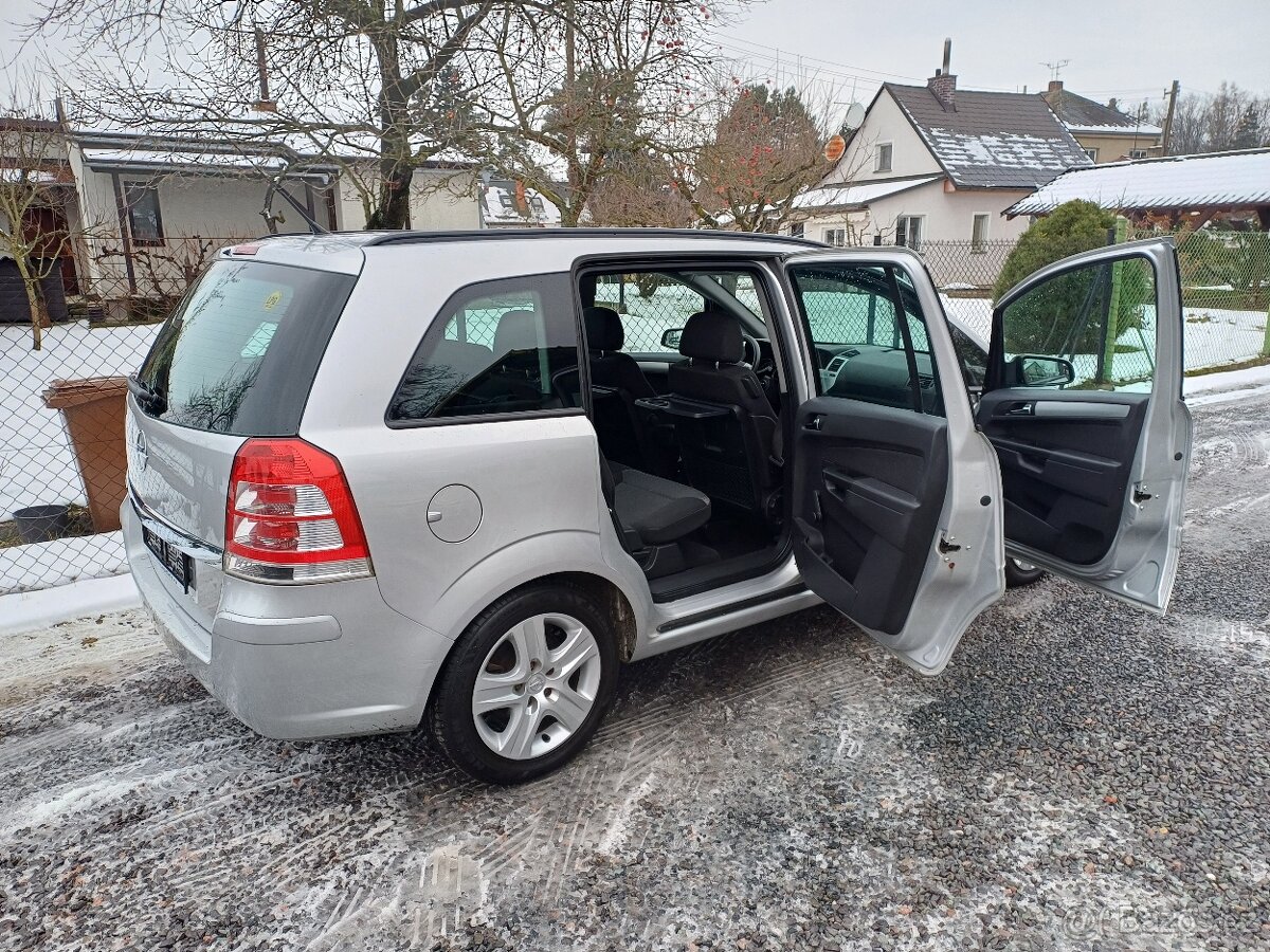 LPG ... 7 místné..Benzínová Opel Zafira 1.8 ... - 9