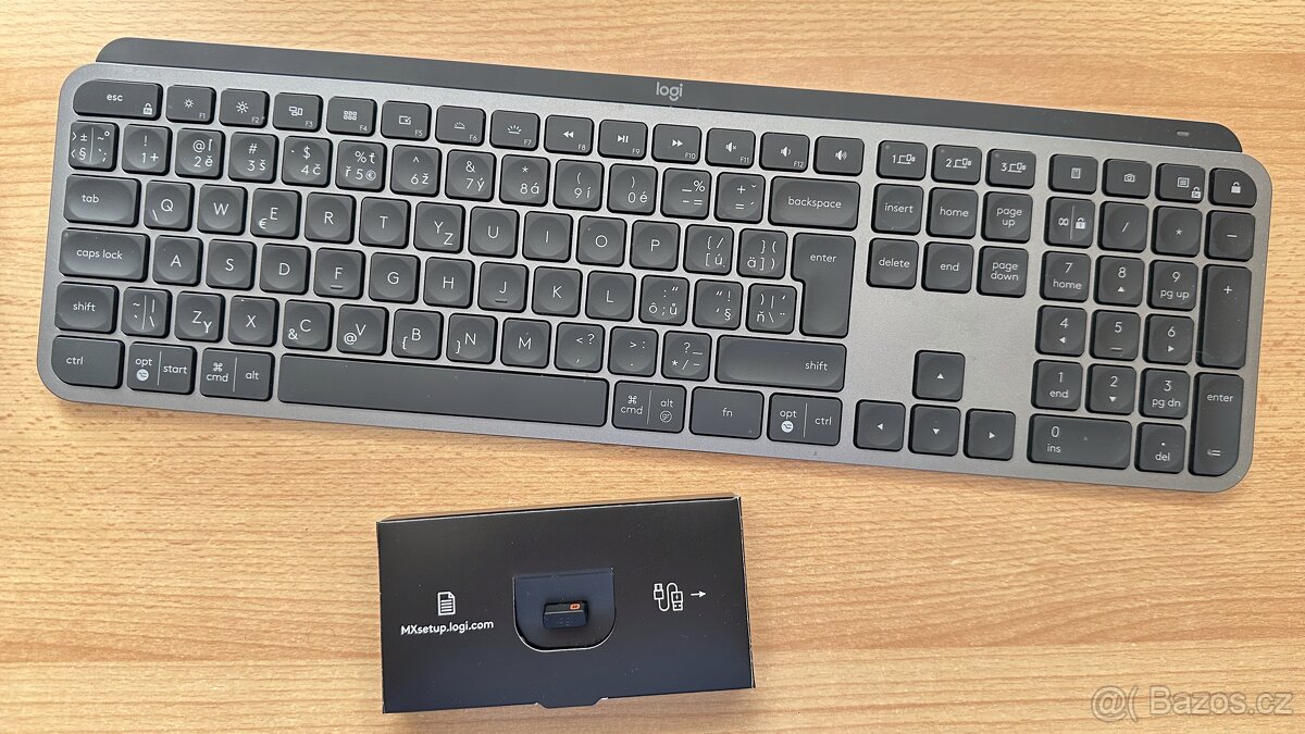 Logitech MX Anywhere 3, Keys a Desk Mat - 9