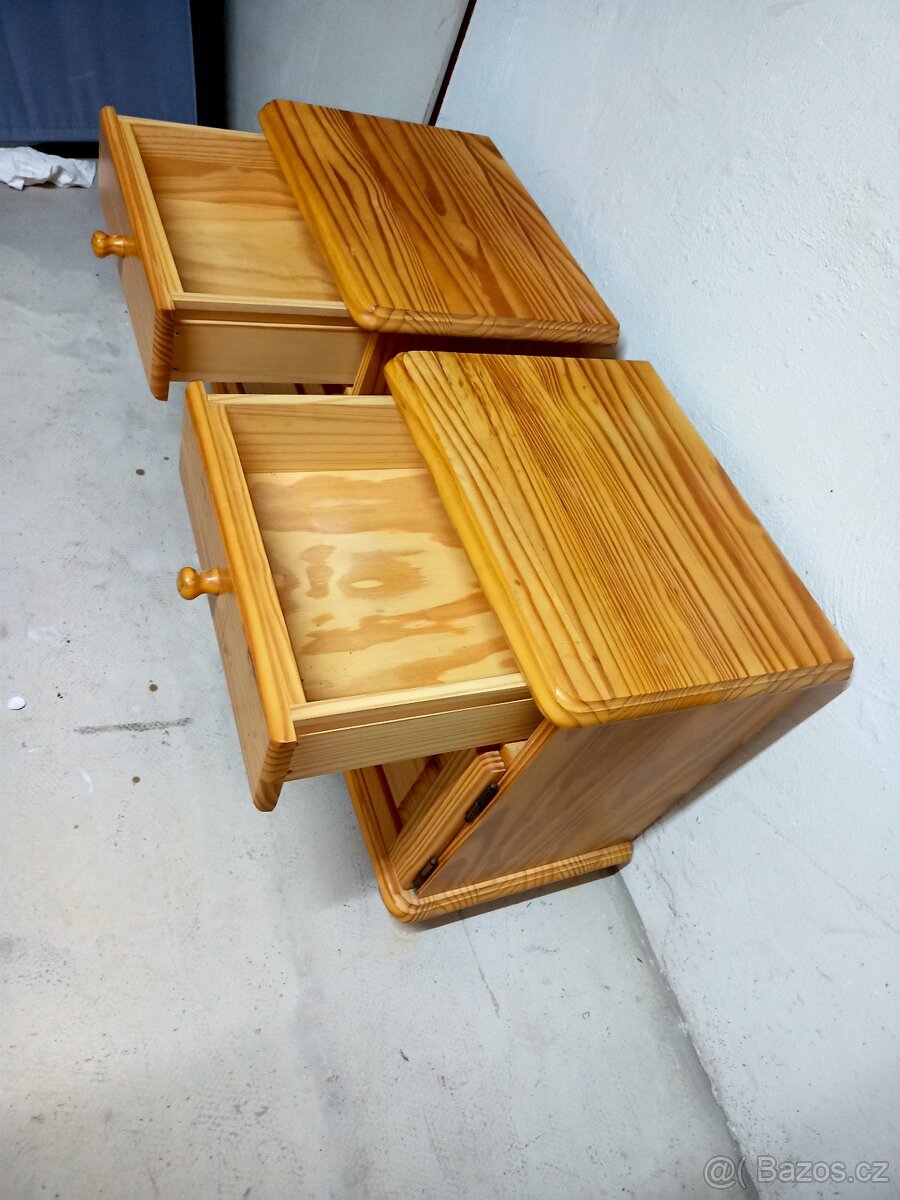 Prodám 2 x 2 hezké noční stolky z masivu. - 9