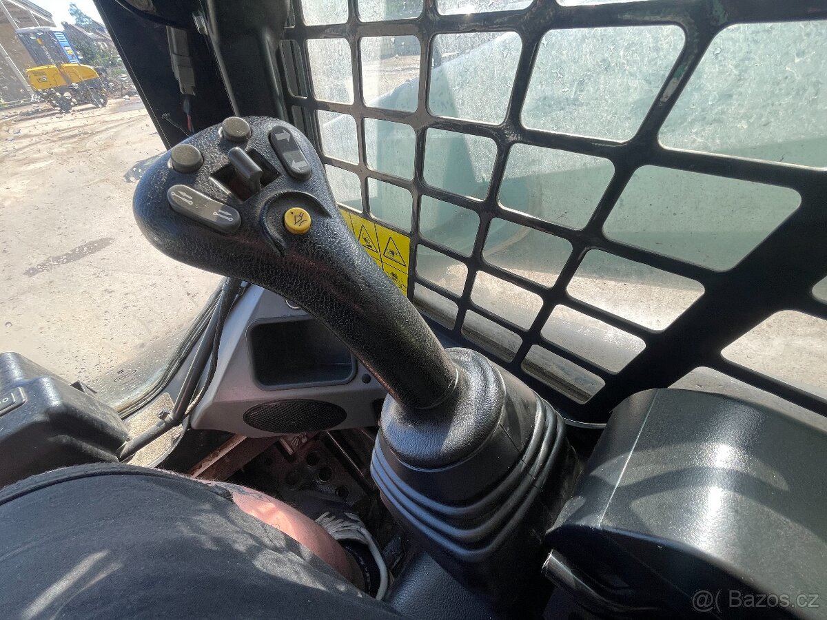 Smykový nakladač Bobcat S530 - 9