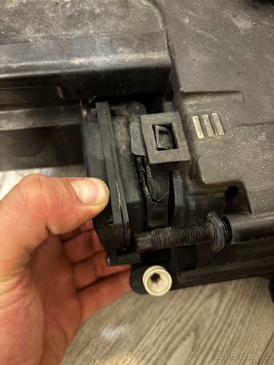 Přední xenonové světla Škoda Octavia 2 facelift - 9