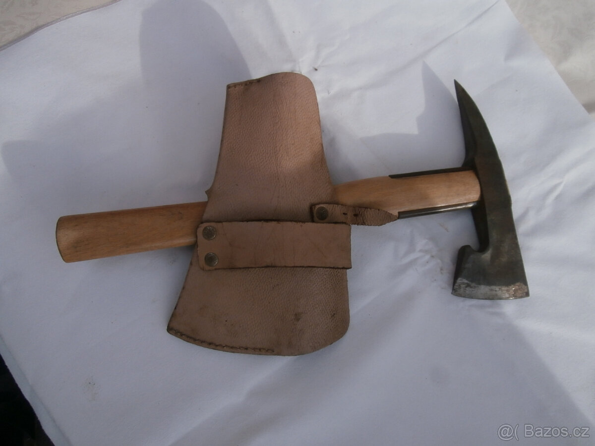 Hasičská sekyrka stará originální za 1.000 kč - 9