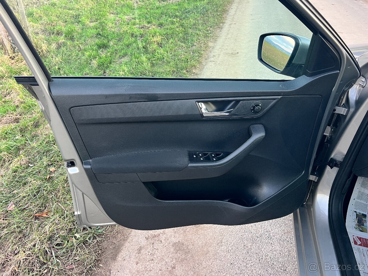 ► ŠKODA FABIA 1.2TSI 81KW 6RS PANORAMA-LED-KAMERA-TAŽNÉ - 9