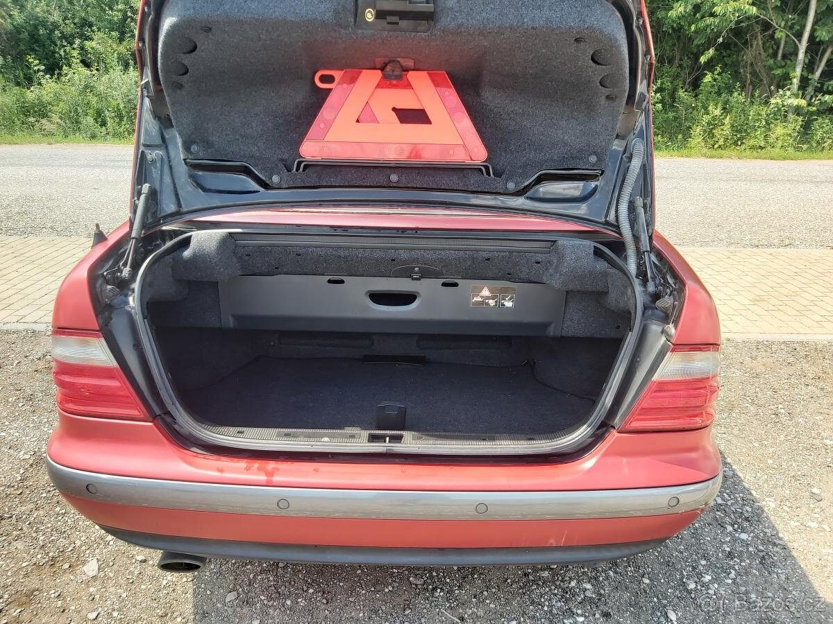 Mercedes-Benz CLK 320i - 9