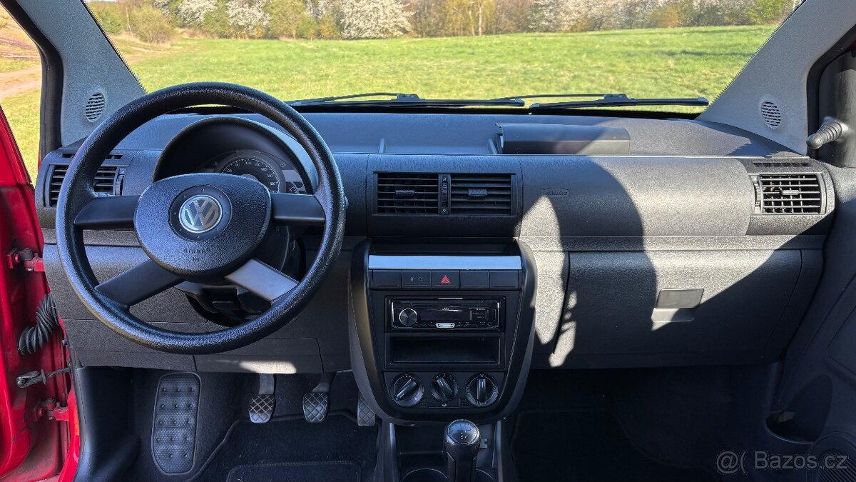 Volkswagen Fox hatchback - 9