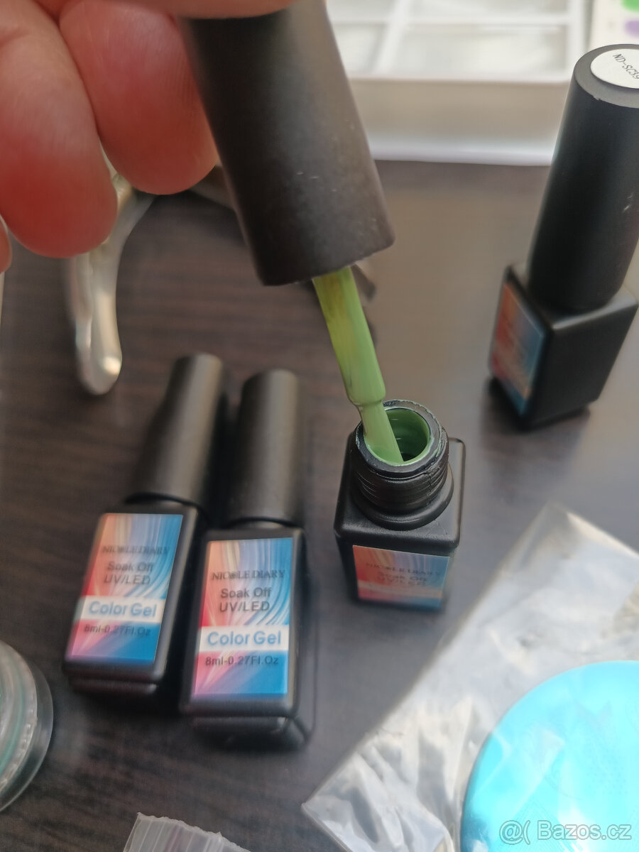modeláž gelových nehtů-bruska,gely,razítka,laky - 9