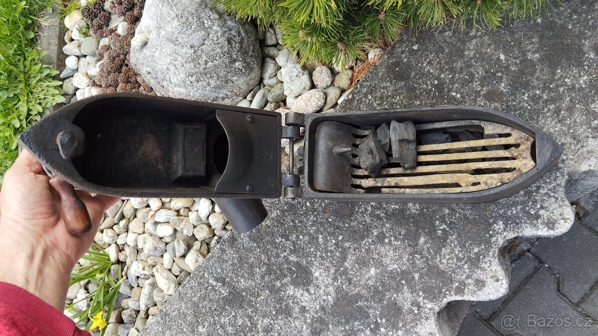 Obrovská komínová velmi stará sbírková žehlička D.R.G.M. - 9