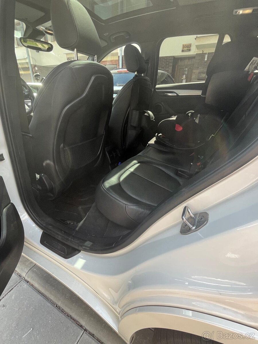 BMW X1 xDrive20d M paket - 9
