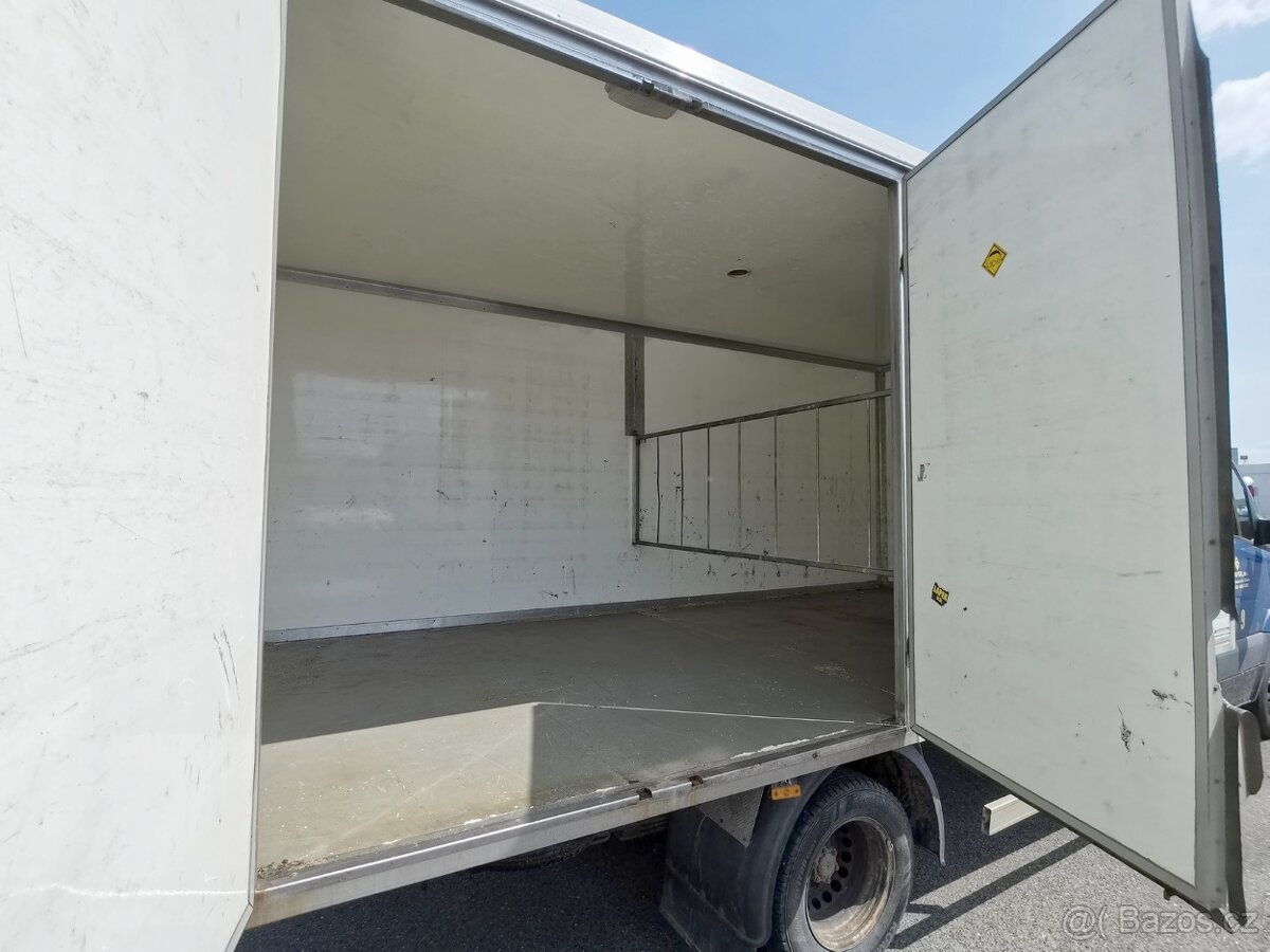 VW Crafter 2.5TDI/100kw skříň 4,9m - 9