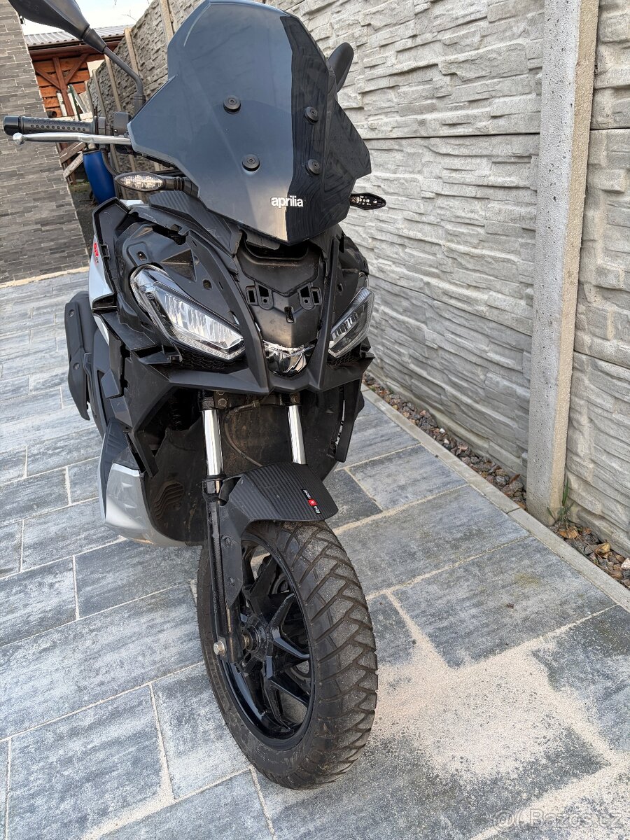 Aprilia sr gt125 - 9