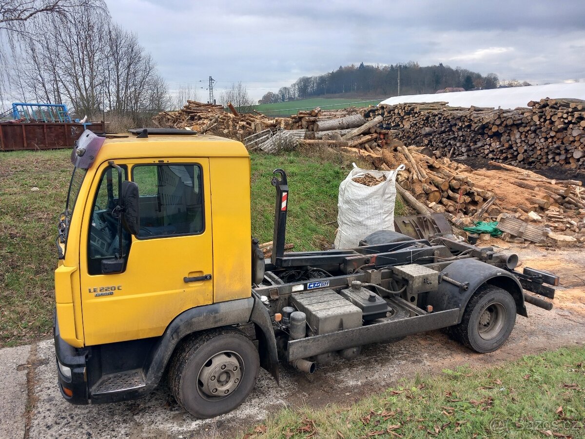 Man nosic kontejneru - 9