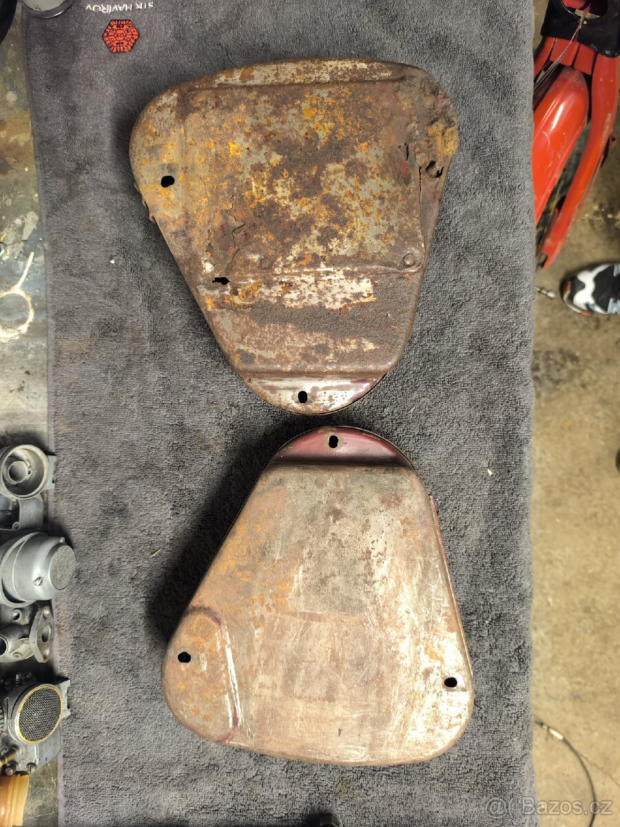 Jawa Perak, kastliky - 9