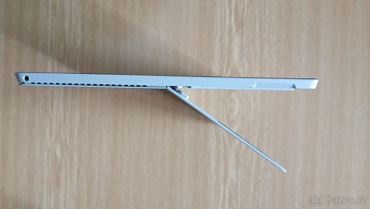 Výkonný tablet Microsoft Surface Pro 4 + klávesnice + pero - 9