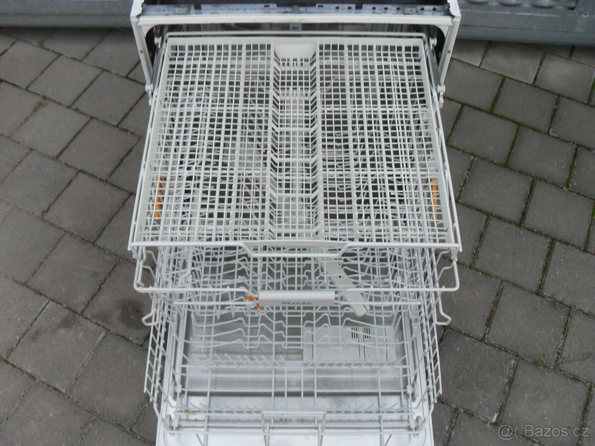 MIELE MYČKA,VOLNĚ STOJÍCÍ,POD KUCHYNSKOU LINKU,LCD,tř.A+ - 9