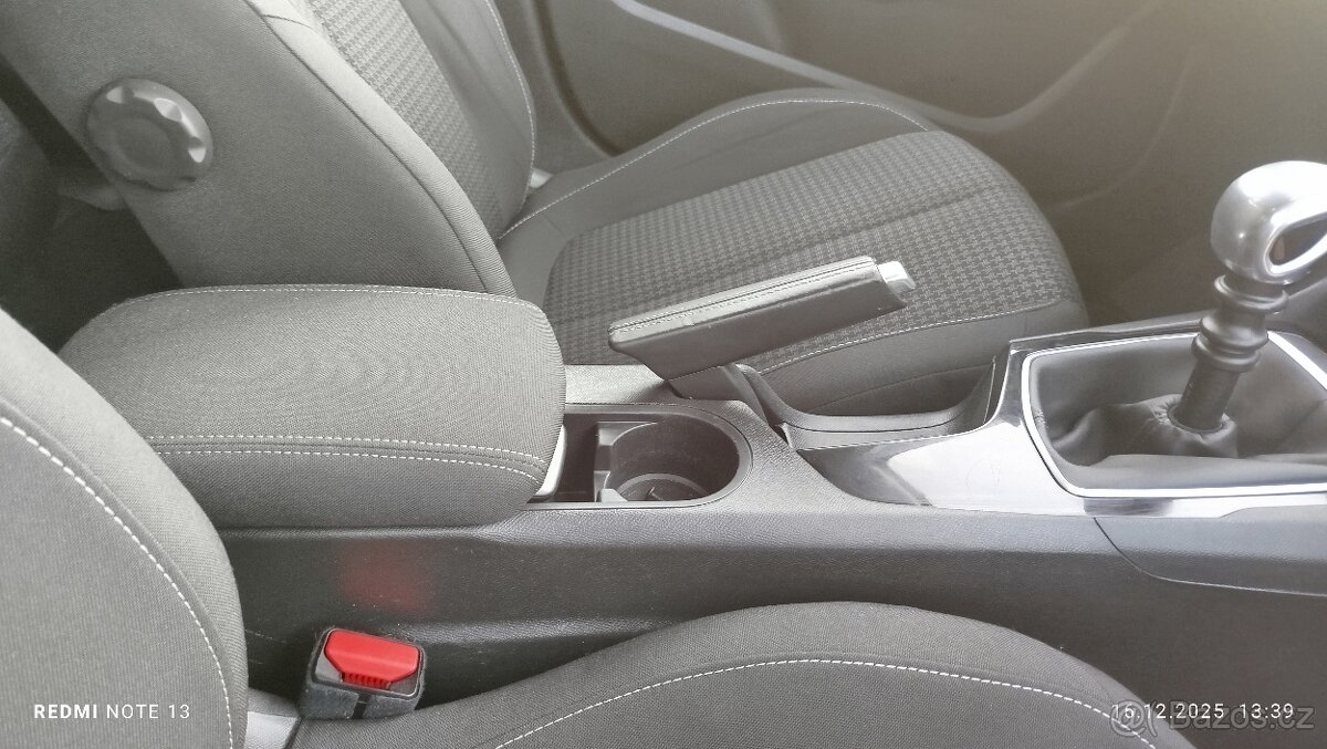 Peugeot 308 kombi 1.2 benzín, 2020 - 9