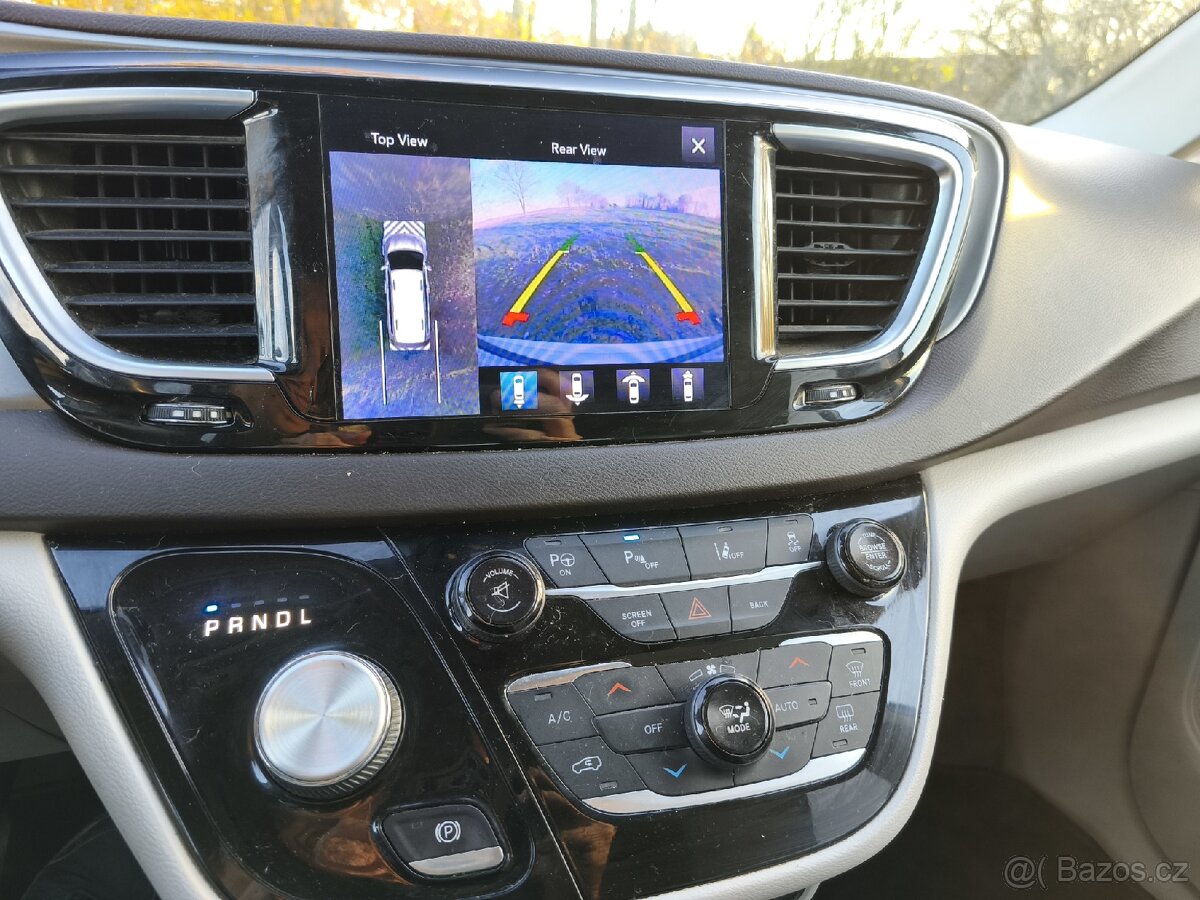 Chrysler Pacifica Touring L Plus - 9