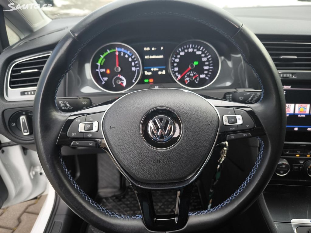 Volkswagen e-Golf - 9