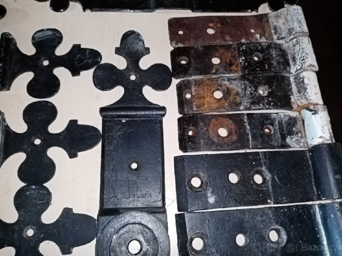 Ozdobné kování na dveře / vrata - 9