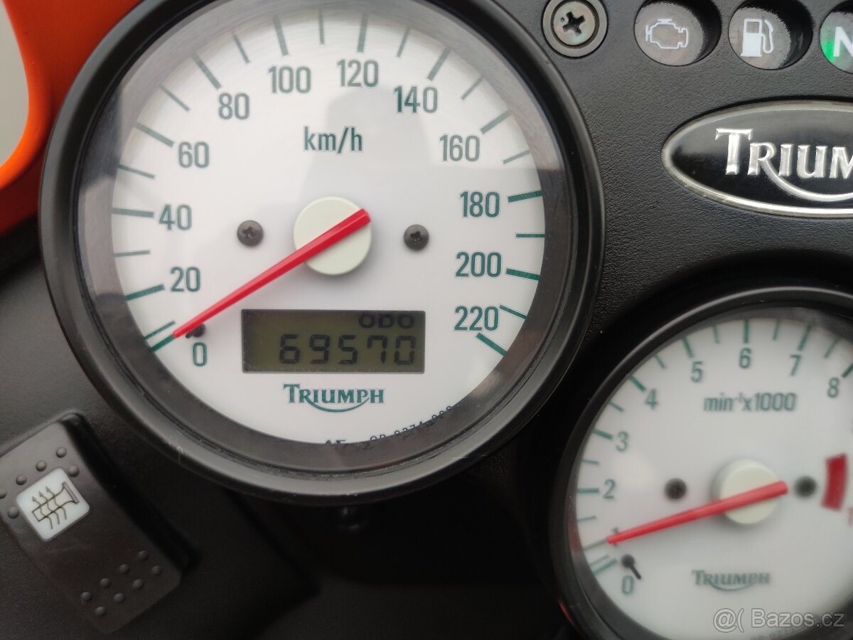 Triumph Tiger 955i - 9