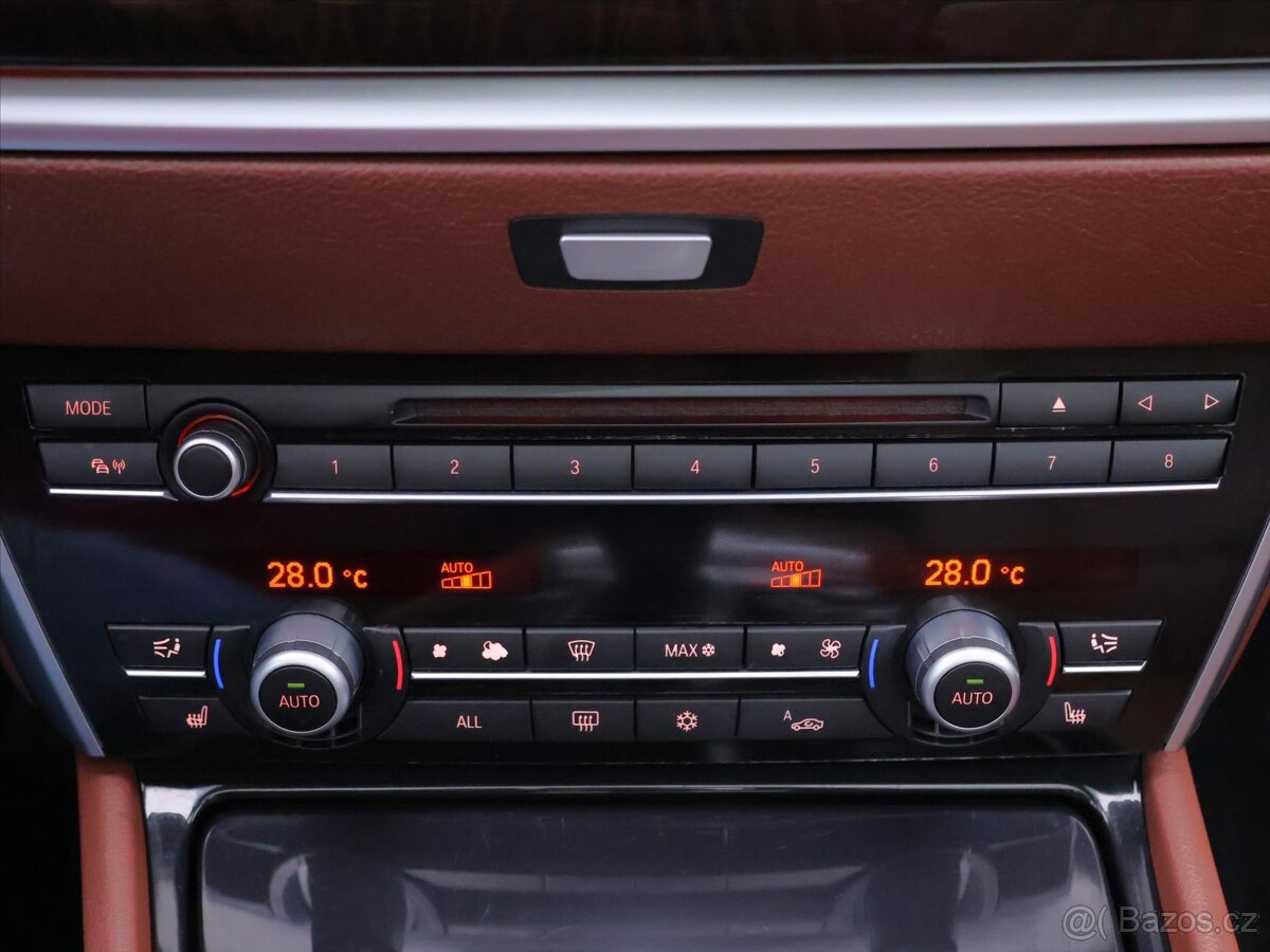 BMW Řada 5 3,0 530D 180kW xDrive Aut. GT (2012) - 9