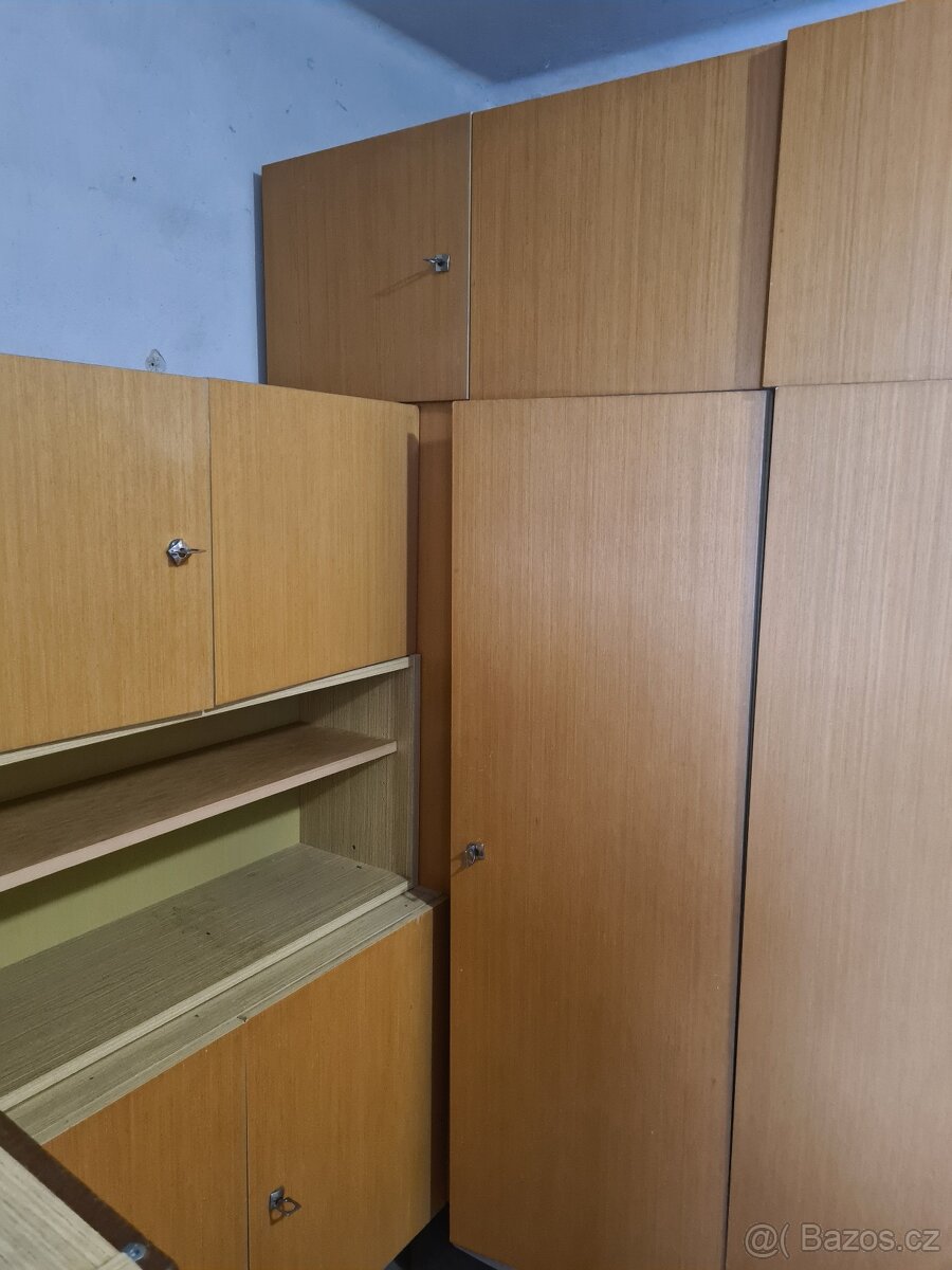 Sada 9 skříní v top stavu – Liberec - 9