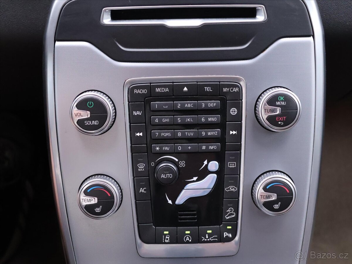 Volvo XC70 2,4 D4 133kW Aut. AWD Summum (2016) - 9