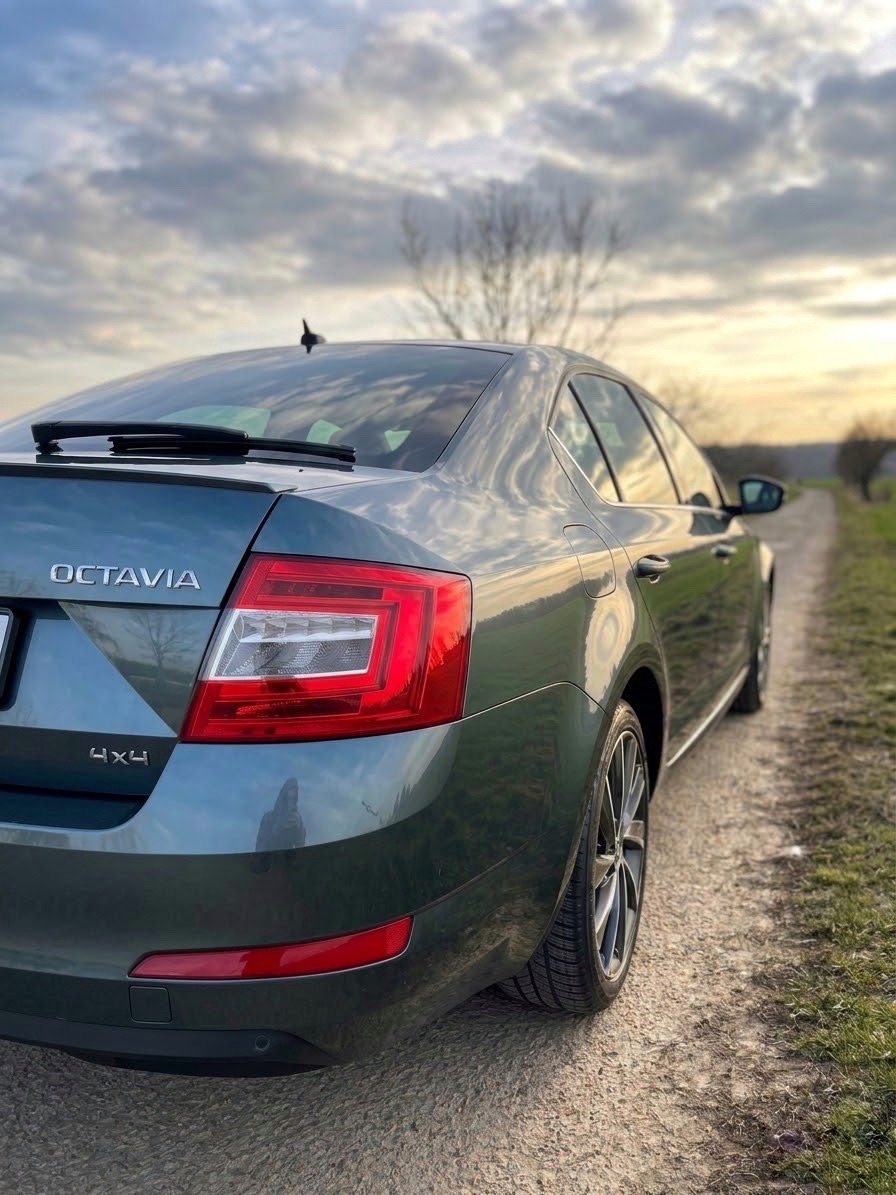 Škoda Octavia III Laurin & Klement 2.0 TDI DSG 4x4 | 2017 | - 9