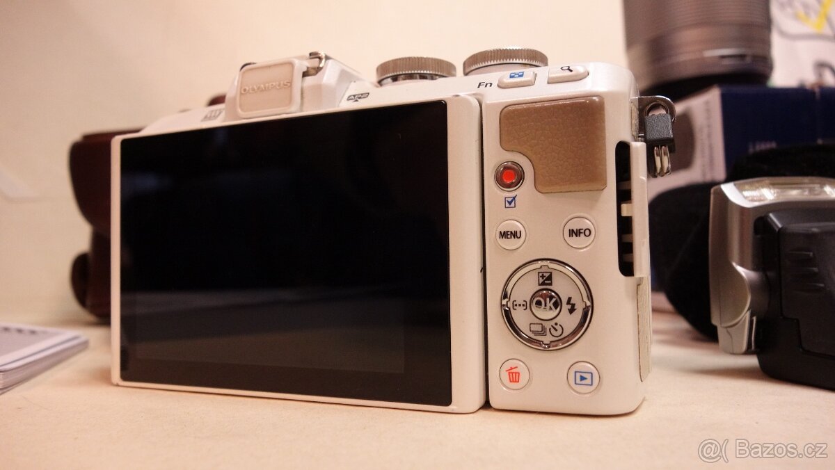 Olympus E-PL7 + 14-42 + 40-150 - 9