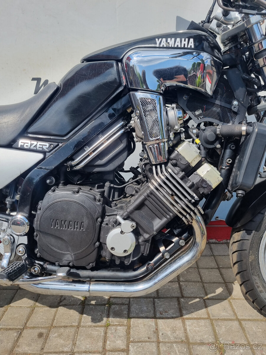 Yamaha FZX 700 (750) - 9