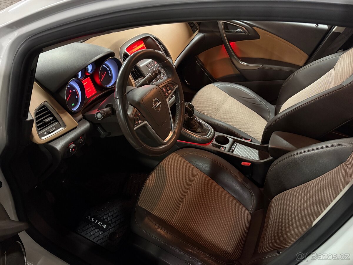 Opel Astra 1.7CDTI/92kw Xenony Výbava - 9