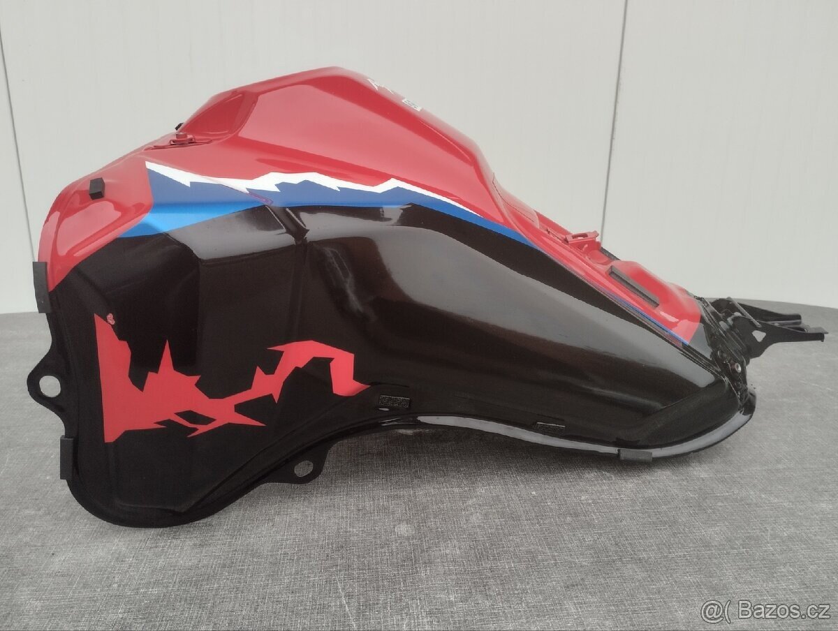 Nádrž Honda Africa Twin 1100 + poškoz. díly - 9