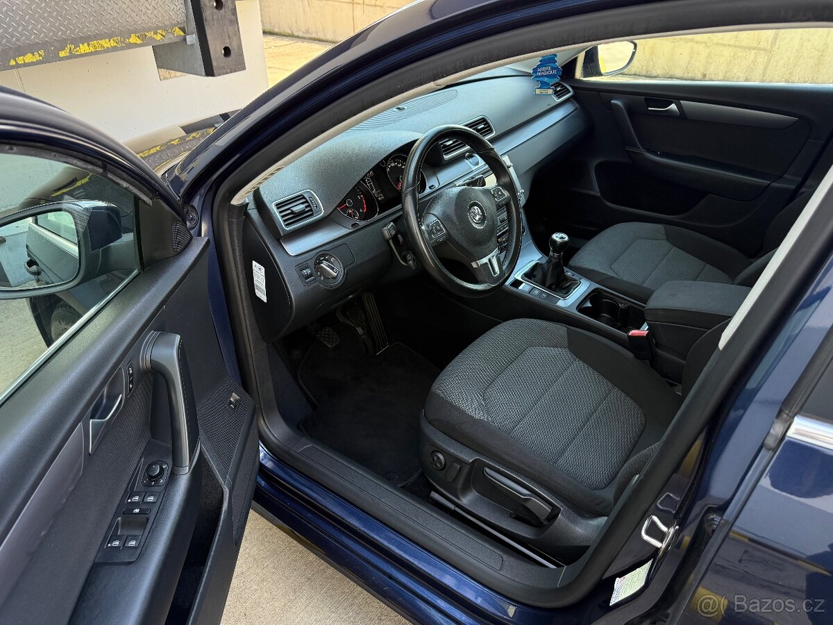 Volkswagen Passat 2,0 TDI 103kW LED ALU ACC 1.MAJITEL - 9