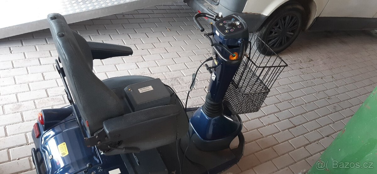 Prodám invalidní vozík 3 kolka - 9