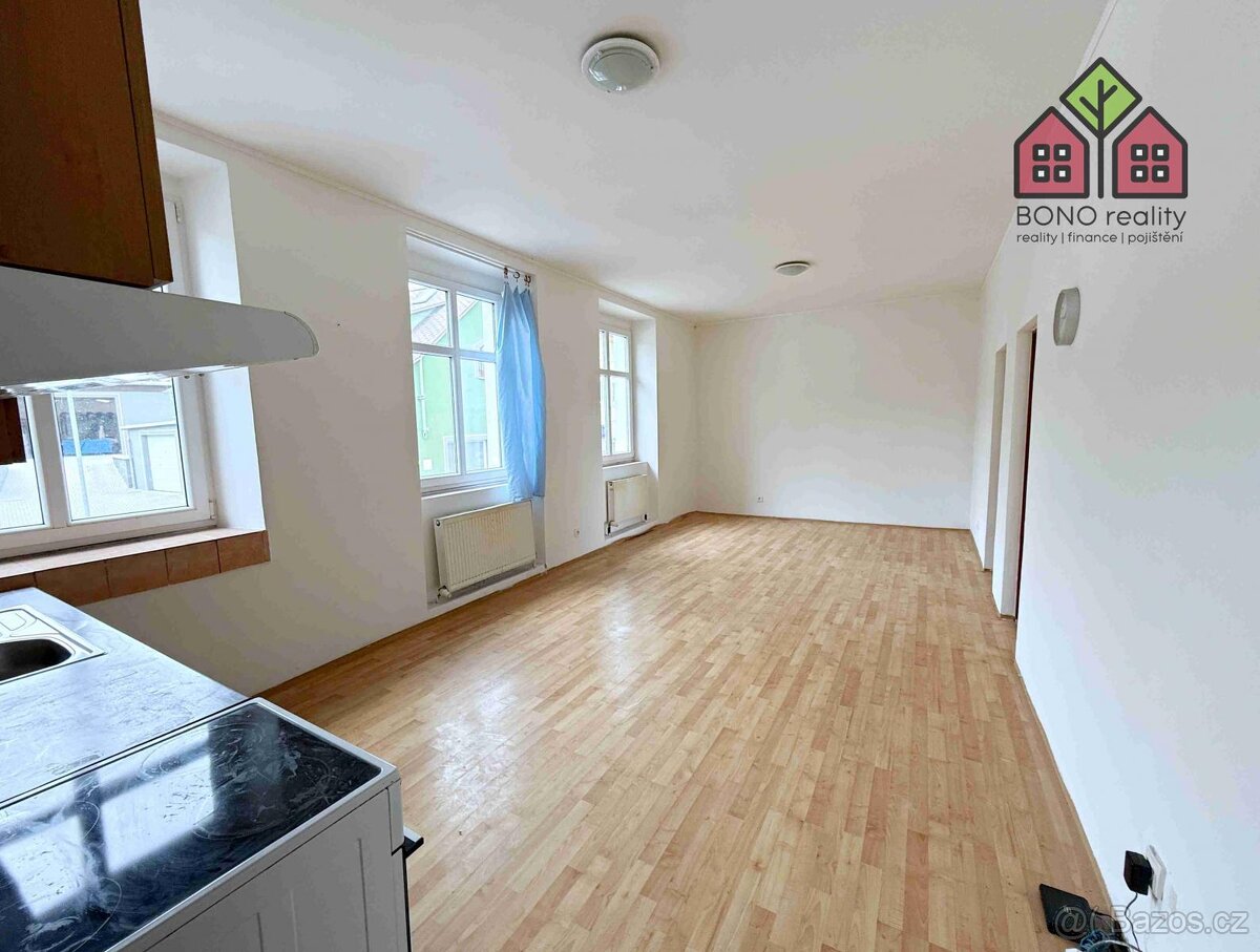 Pronájem 4+kk, OV, cihla, občanská vybavenost, dopravní dost - 9