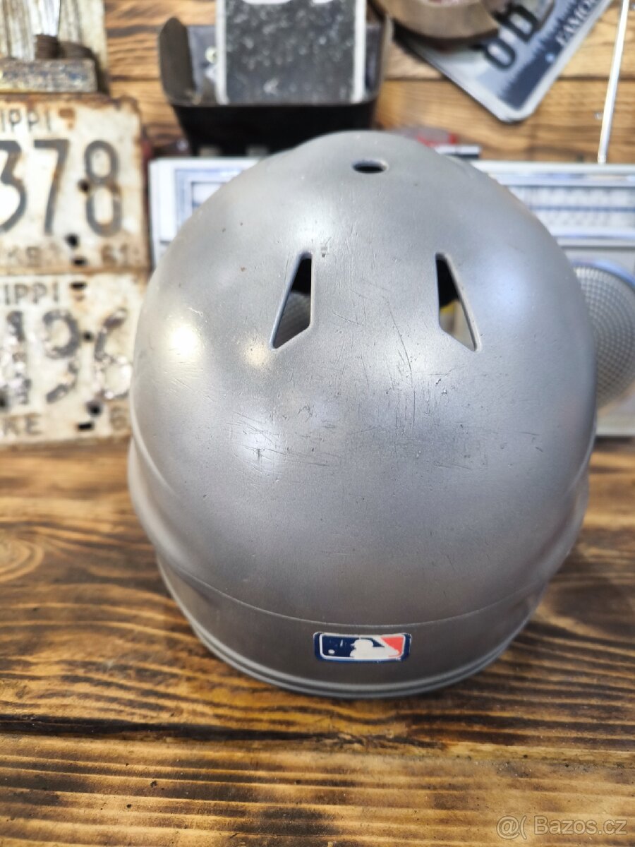 použité baseball helmy - 9