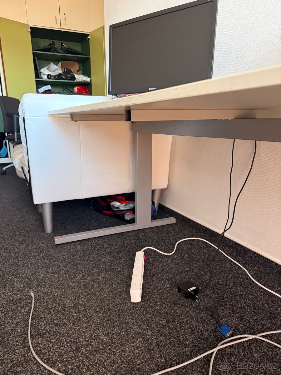 Kancelářský stůl - 9