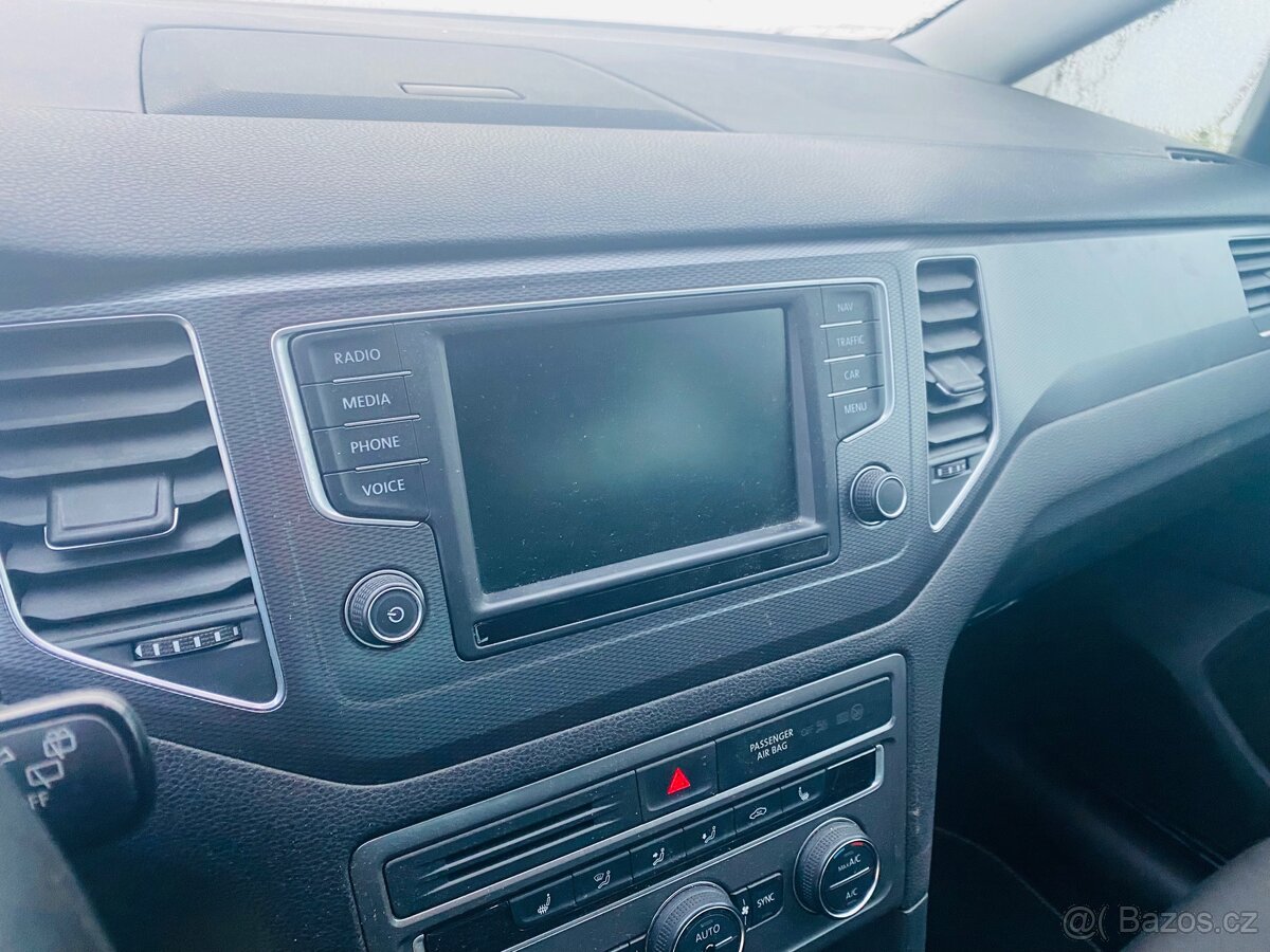 VW Golf Sportsvan 2.0 TDi 110kw DSG Lounge Cebia - 9