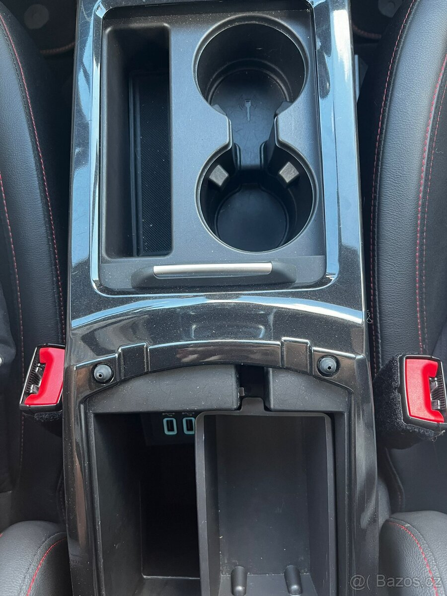 Ford Kuga ST-LINE - 9