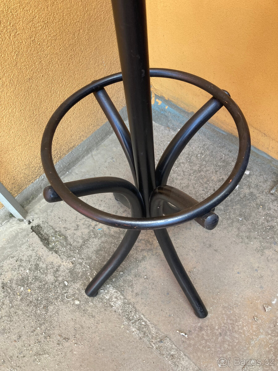 Věšák dřevěný stojanový TON, FRETON za 900 kč - 9