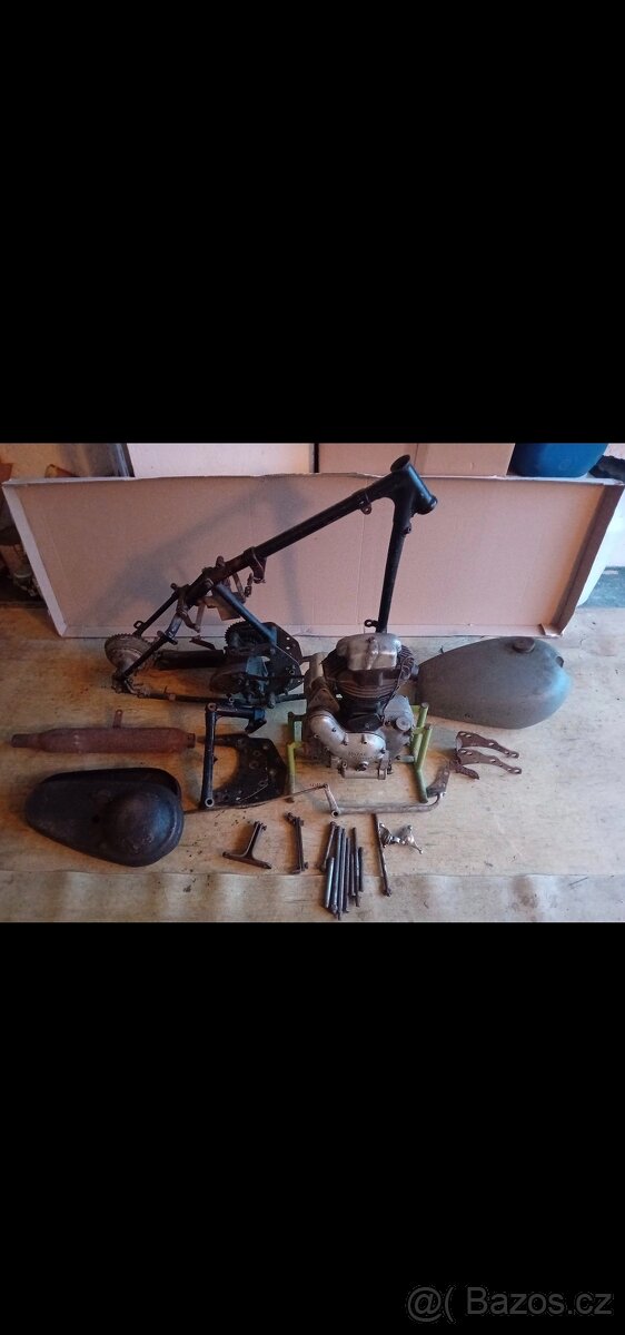 ROYAL ENFIELD 350 - Díly na prodej. - 9