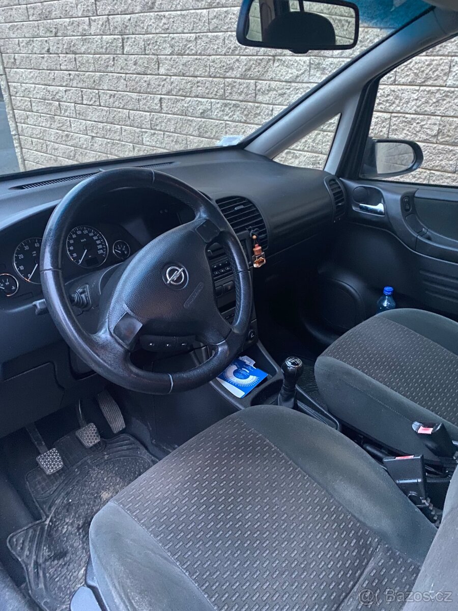Opel Zafira 1.6 16V 74kW 7 míst. - 9