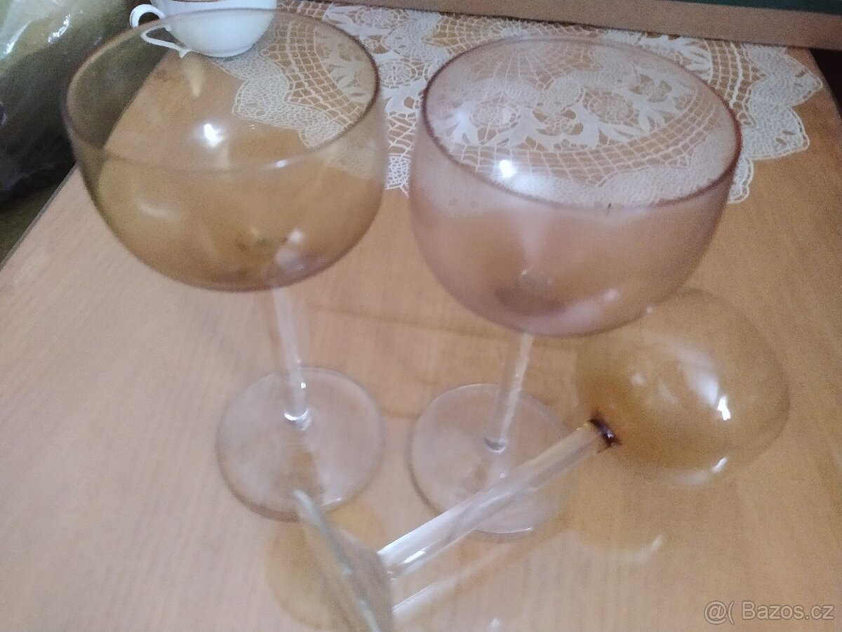 skleněné soupravy, samostatné skleničky, mísy - 9