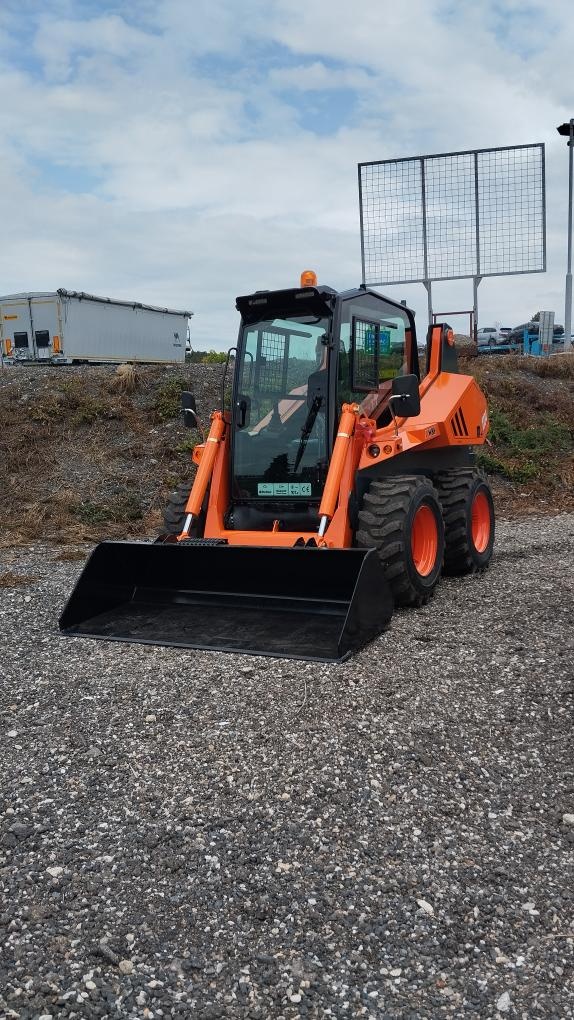 Locust 1004, smykem řízený nakladač, minibagr, bobek - 9