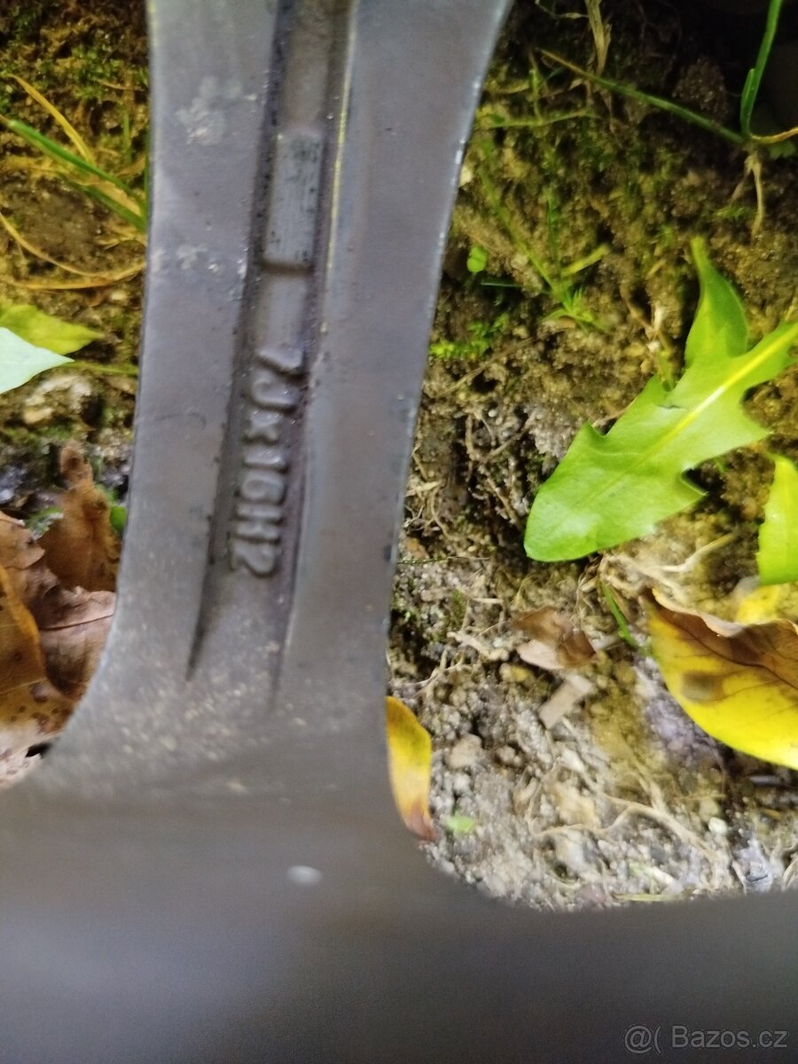 Disky R16 značky Dezent 7jx16h2 et43 - 9