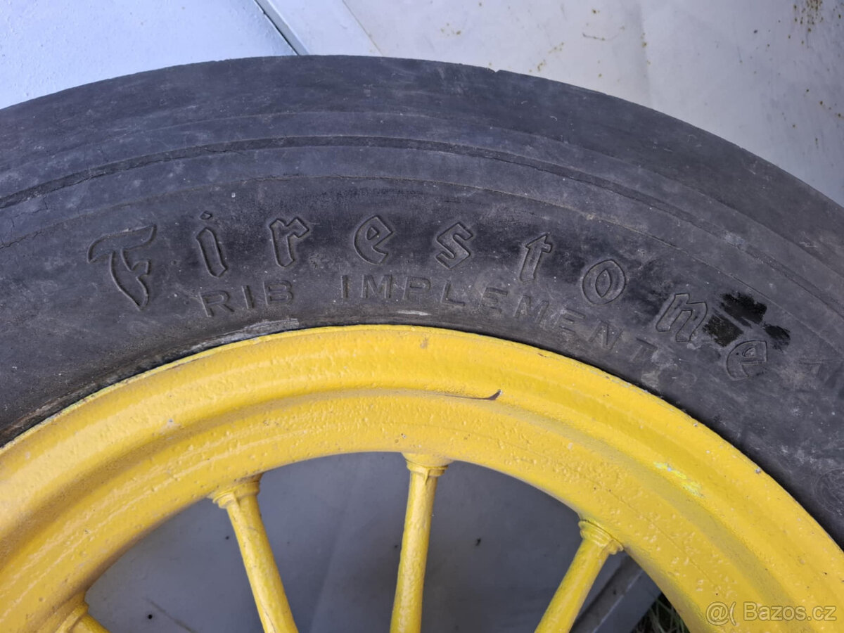 Staré kolo např. pro reklamu pneuservisu apod. - 9