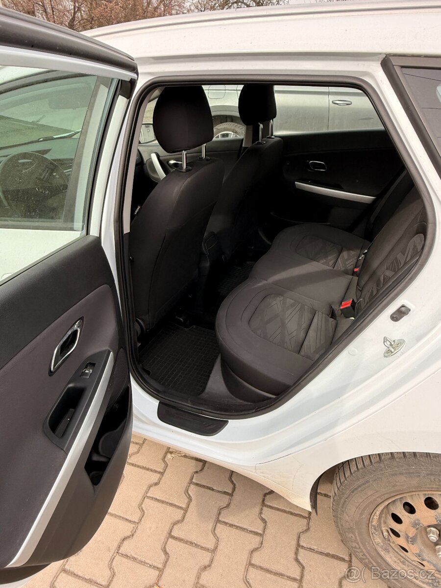 Kia Cee´d, 1.4 CRDi Comfort Plus - 9