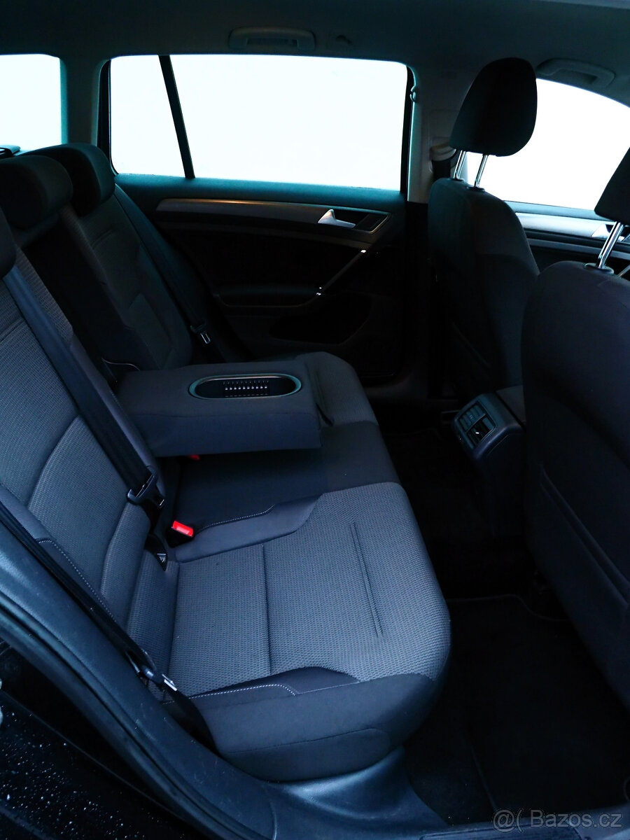 VW Golf 7 1,2 TSI Climatron/PDC/Park Assist/výhřev/temp/NAVI - 9