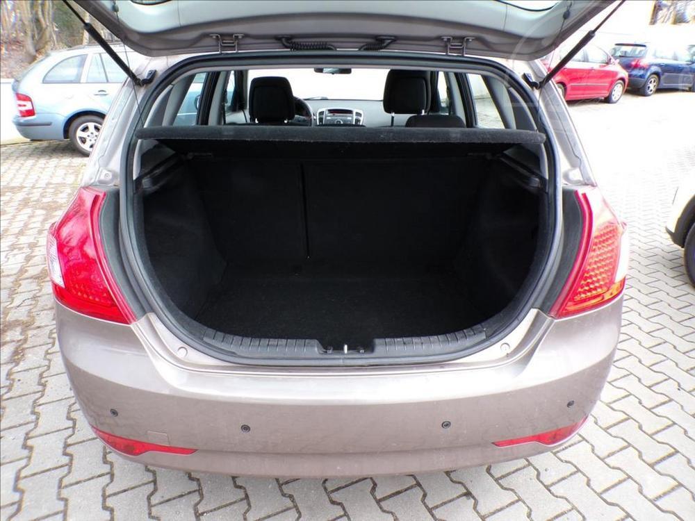 Kia Cee´d 1,4 i16V KLIMATIZACE - 9