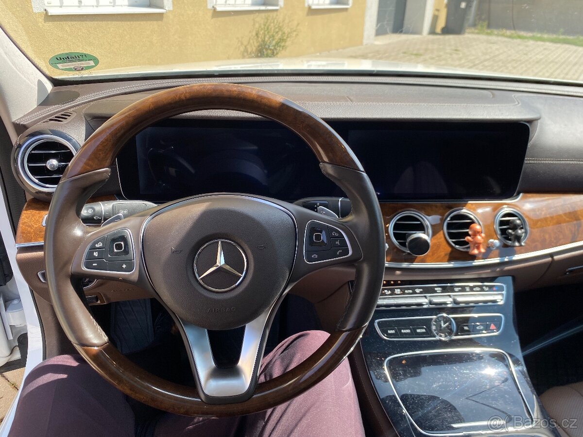 Mercedes Benz E250i - 9