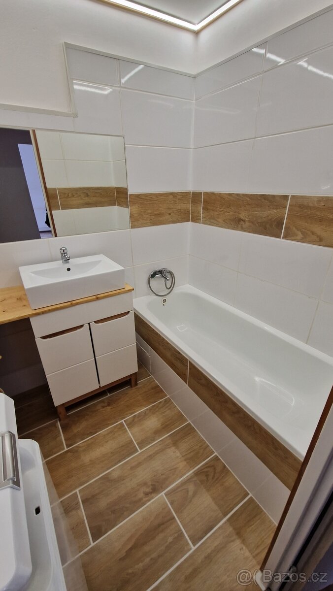 Pronájem podkrovního bytu 2+1, Radvanice u Trutnova - 9